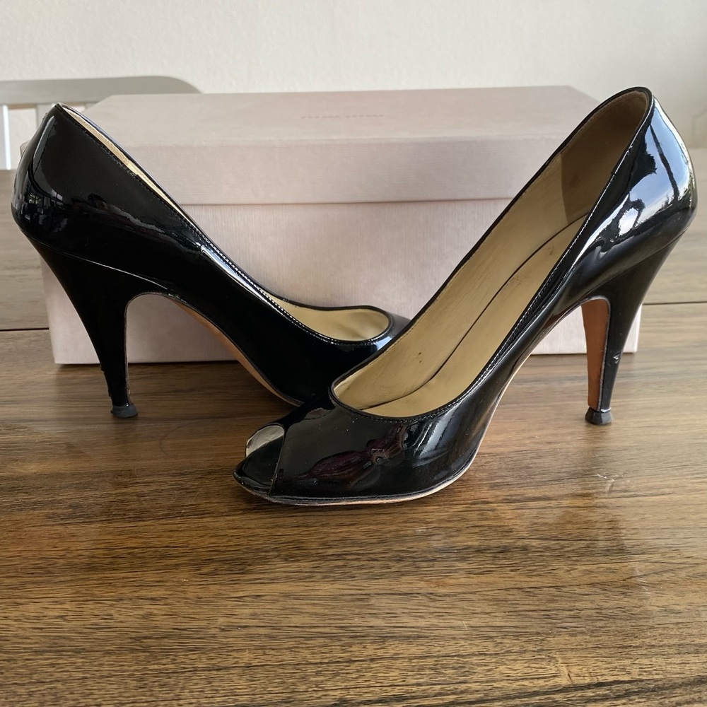 Mui Miu Vernice Black Patent Open Toe Pump
